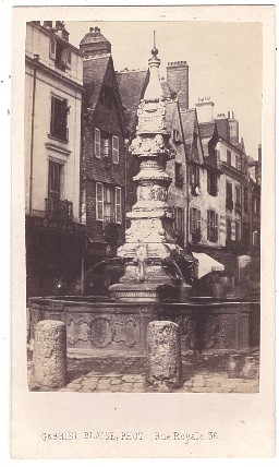 Tours - la fontaine de Beaune place du Grand-Marché