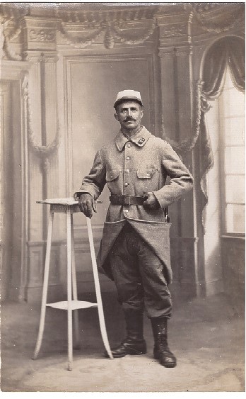 Soldat du 25e régiment d'infanterie en tenu bleu horizon