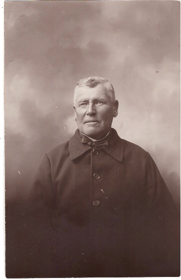 Beau portrait d'un homme aux cheveux blancs