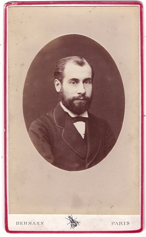 Homme à la barbe noire