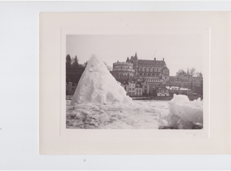 Château d'Amboise vu de la Loire prise par les glaces