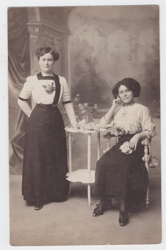 Deux jeunes femmes