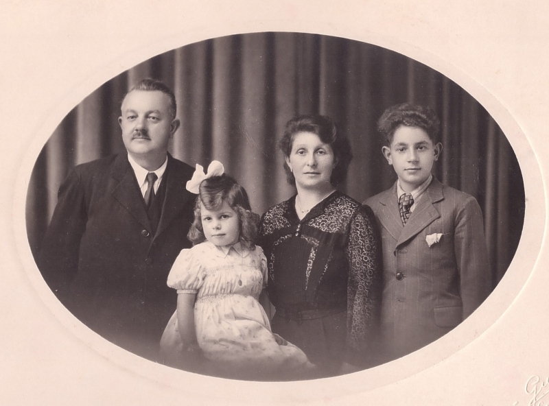 Couple avec leurs deux enfants