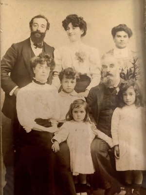 Bandelio Diaz sa femme Marie Bernardine Favey leurs enfants Lucien Jeanne et Suzanne et Celestin Favey pere de Marie Bernardine