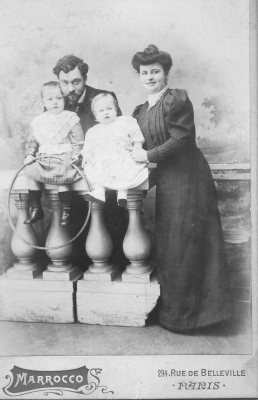 Couple et leurs deux enfants