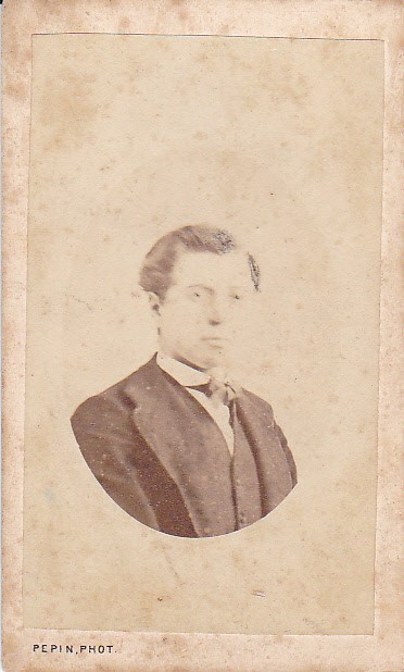 Homme (portrait en médaillon)