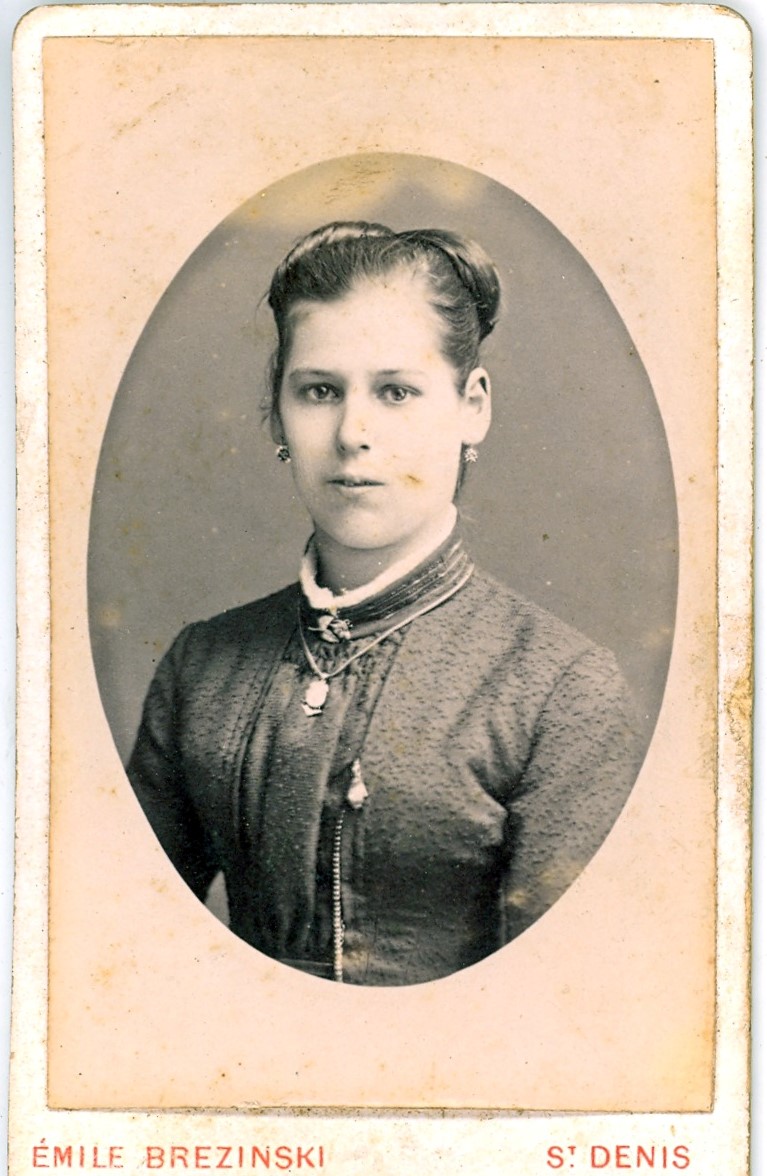 Broche Porte-photo Ancienne En Métal Argenté Feuillagé - Portrait Sépia De Femme Inclus, Très Bon état