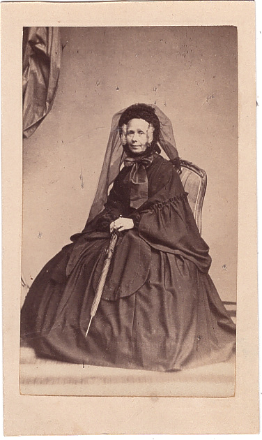 Mme du Tillet en deuil