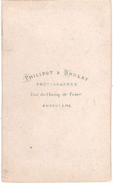 Grande fille avec sa corde à sauter