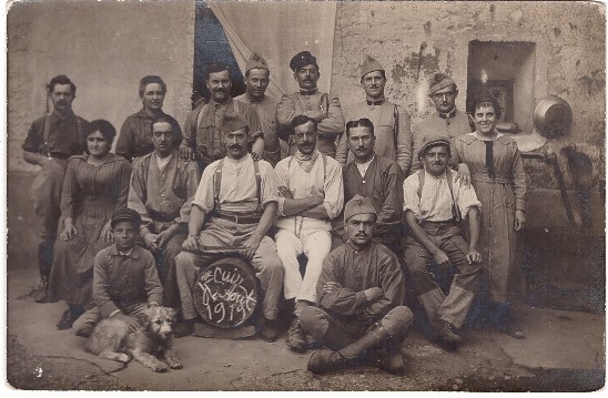 Soldats et civils du 4e régiment de cuirassiers