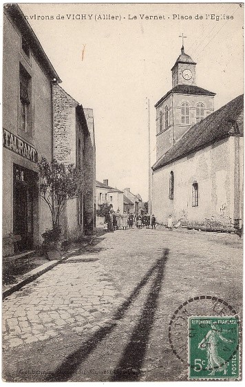 Le Vernet - place de l'Eglise.