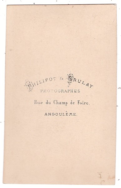 Femme portant une coiffe 