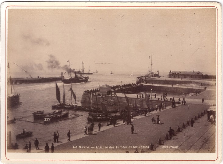 Le Havre - L'anse des Pilotes et les jetées.