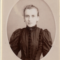 FEMME VEILLON 1
