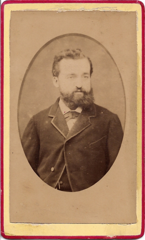 Homme barbu (médaillon)