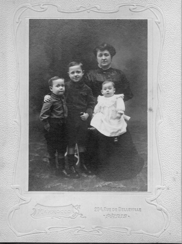 L'épouse du photographe et leurs trois enfants