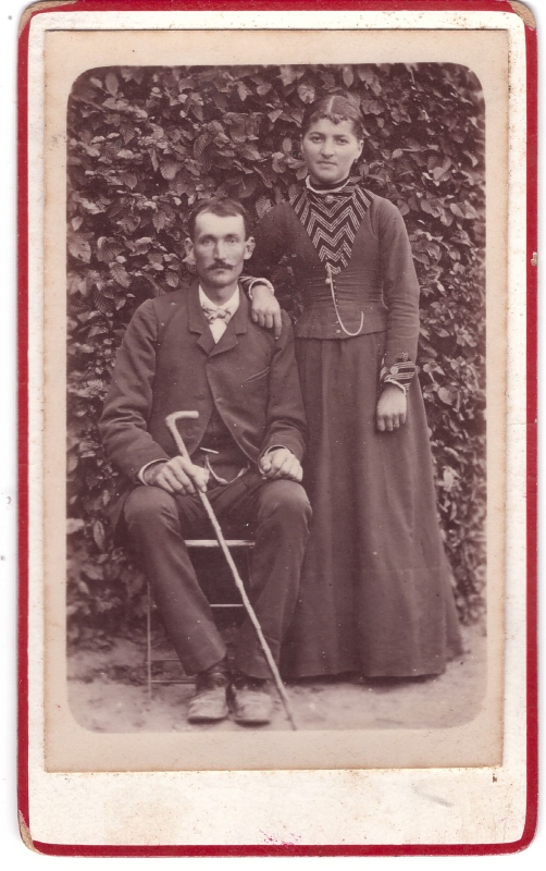 Couple dans un jardin