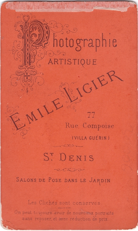 Deux communiants en uniforme (frères jumeaux ?)