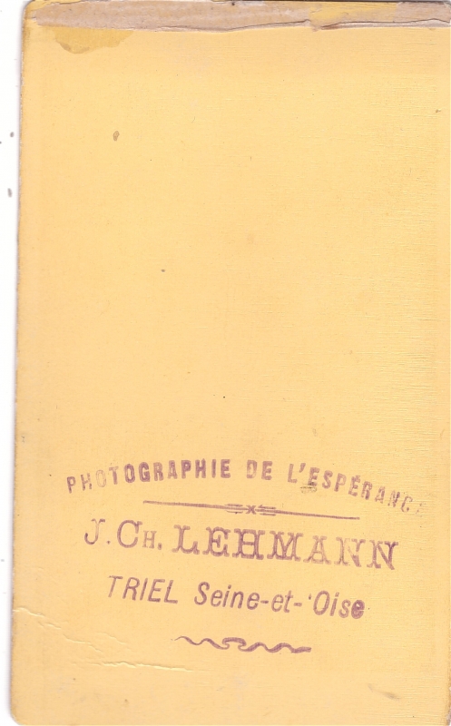 Portrait de femme dans un petit médaillon