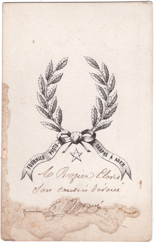 Homme coiffé d'une houppe