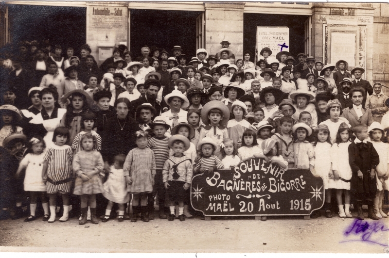 Groupe d'estivants avec leurs enfants