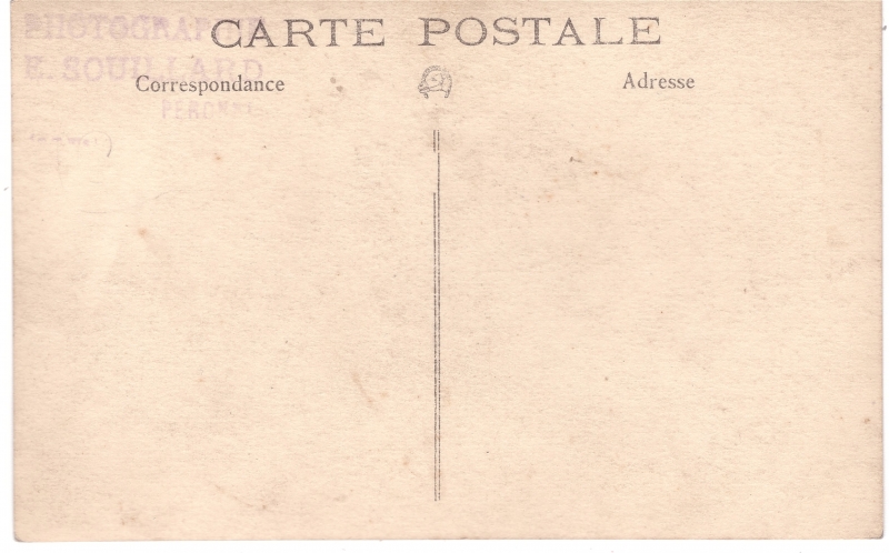 Deux conscrits posant en atelier