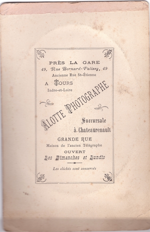 Boucher éventrant du gibier