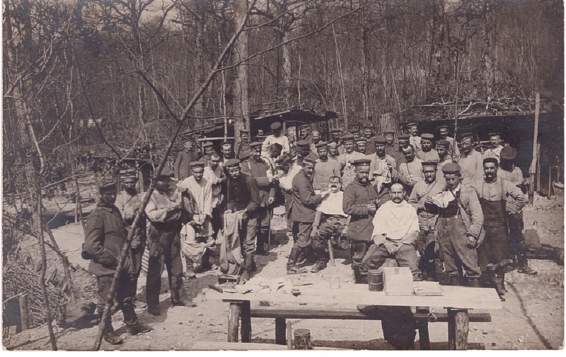 Guerre 14-18. Soldats allemands faisant leur toilette.