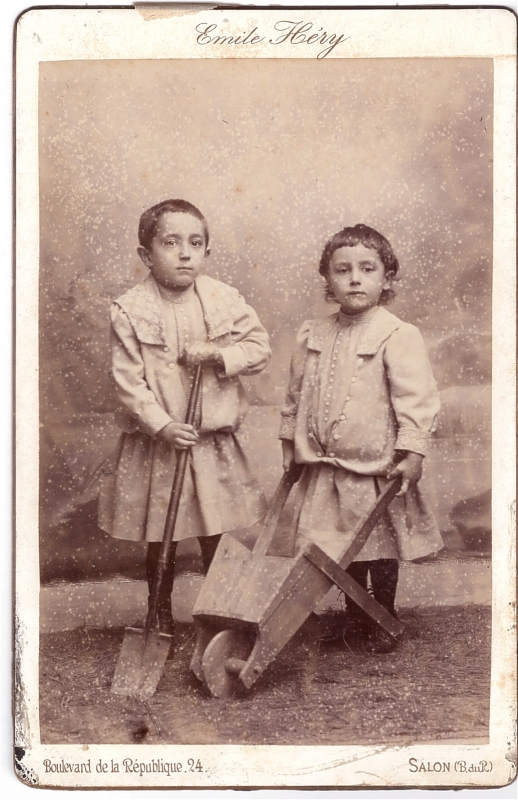 Deux petits jardiniers