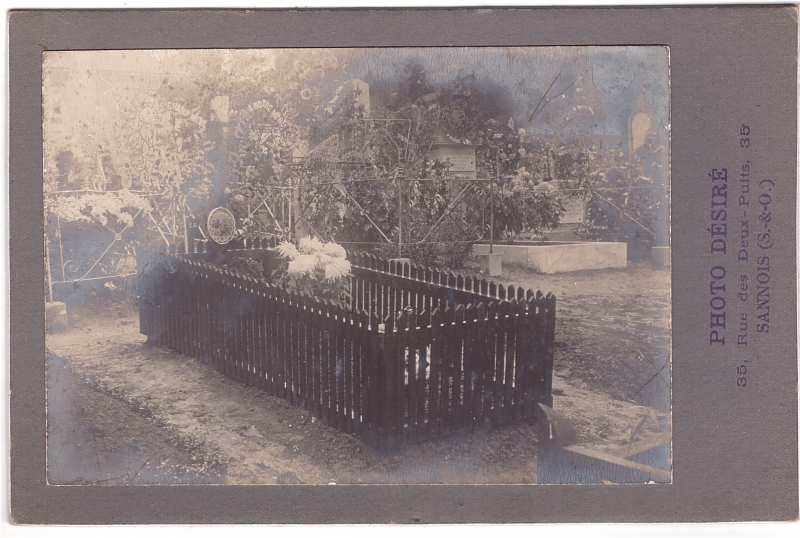 Tombe dans un cimetière