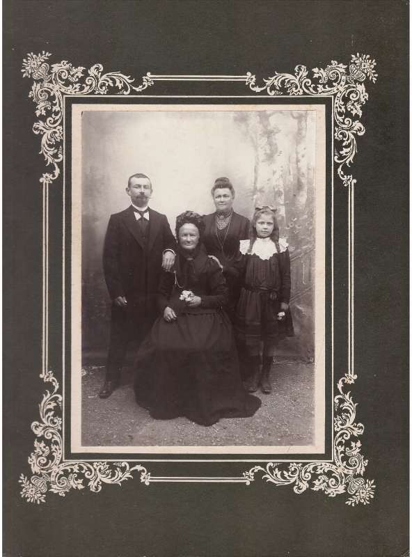  Portrait de famille (trois générations)