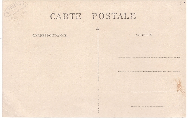 Deux femmes posant en atelier