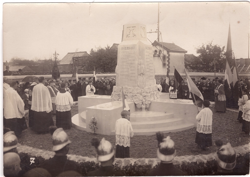  Inauguration du monument aux morts de Fondettes.