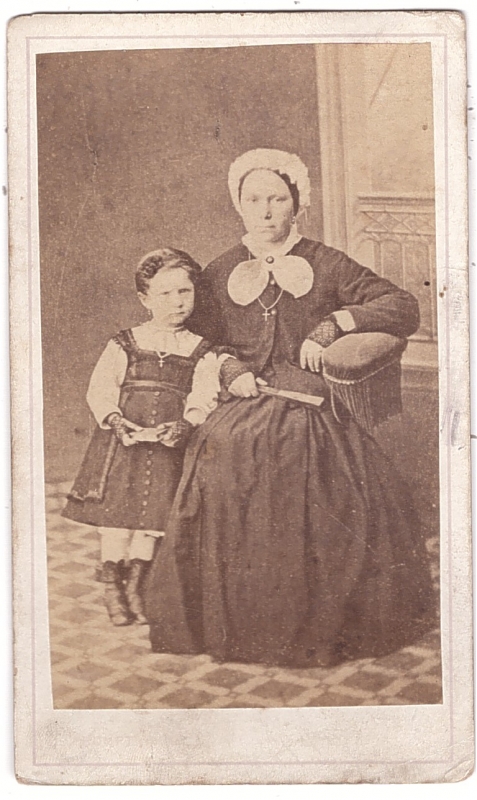 Mère et sa fille (?)