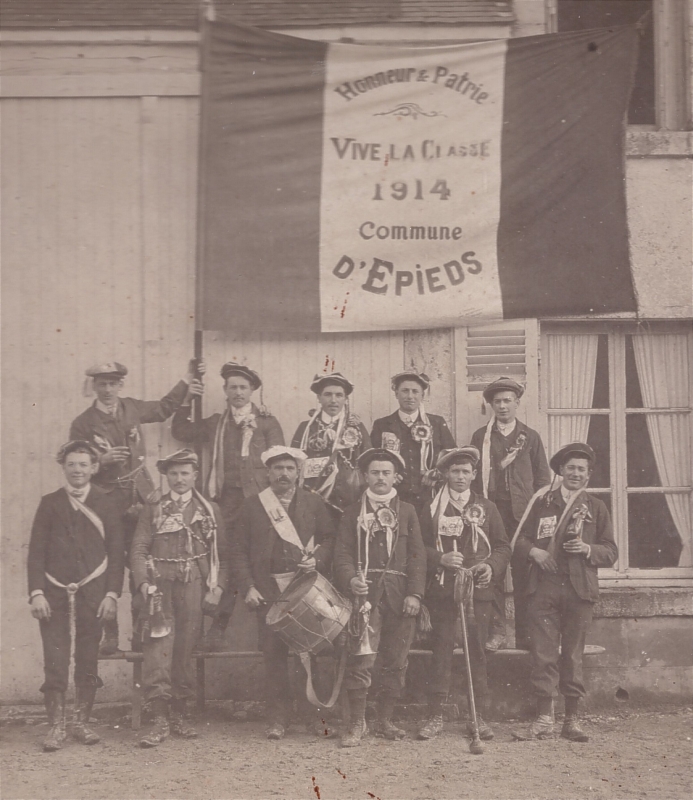 Les conscrits d'Epieds (Loiret) en 1914.