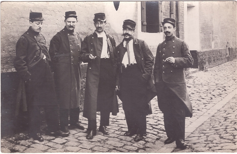 Le même avec quatre compères un peu débralliés