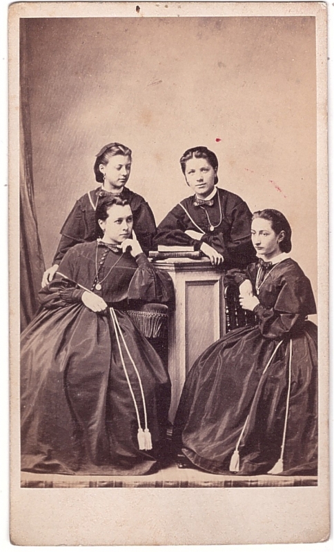 Quatre jeunes filles