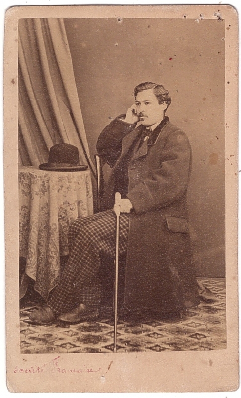 Homme assis