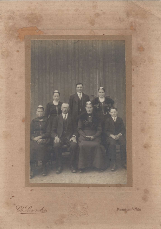 Pierre et Eugénie Massard et leurs enfants