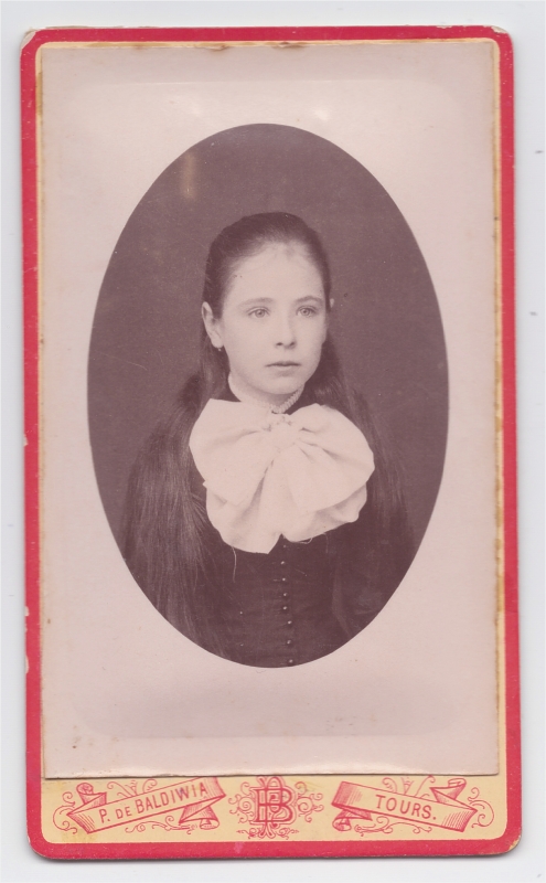 Jeune fille aux cheveux longs