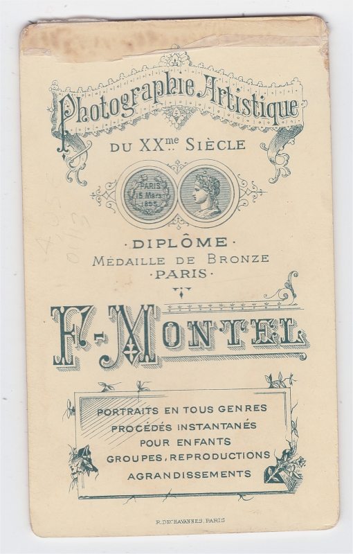 Homme avec un noeud papillon