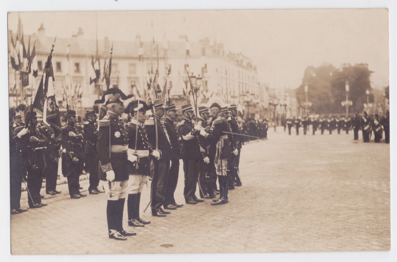 Remise de décorations à Tours