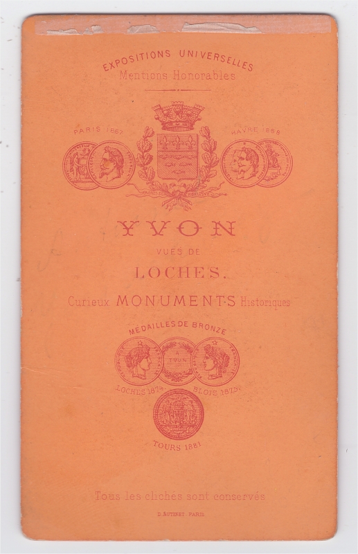 Elle et lui, séparés par la barrière des convenances