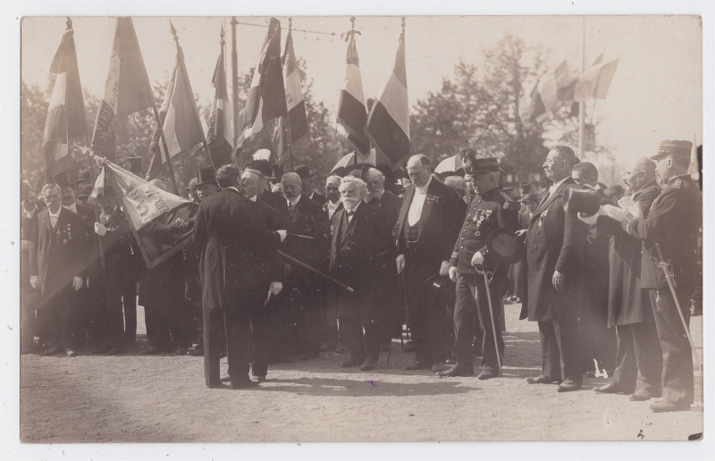 Remise de drapeau à l'Oeuvre des vieux militaires