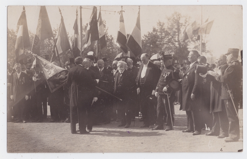 Remise de drapeau à l'Oeuvre des vieux militaires