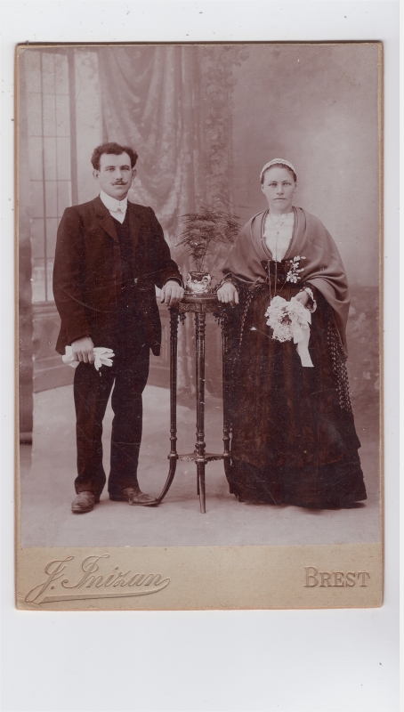 Mariés  séparés par une sellette